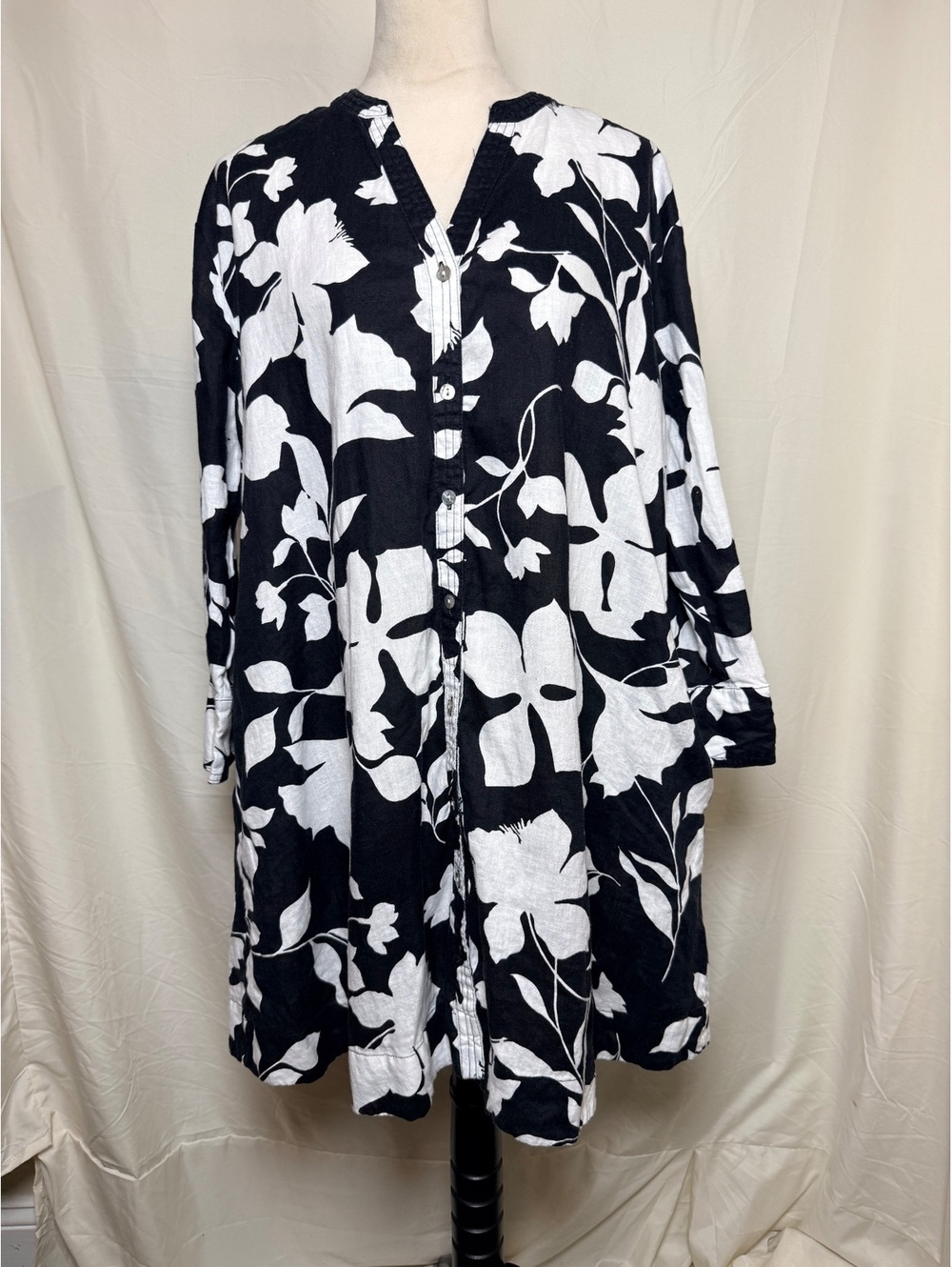 Cynthia Rowley 100% Linen Tunic Top Medium Black White Floral Button Front